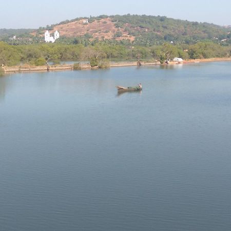 Guitar Home Stays Candolim Bagian luar foto
